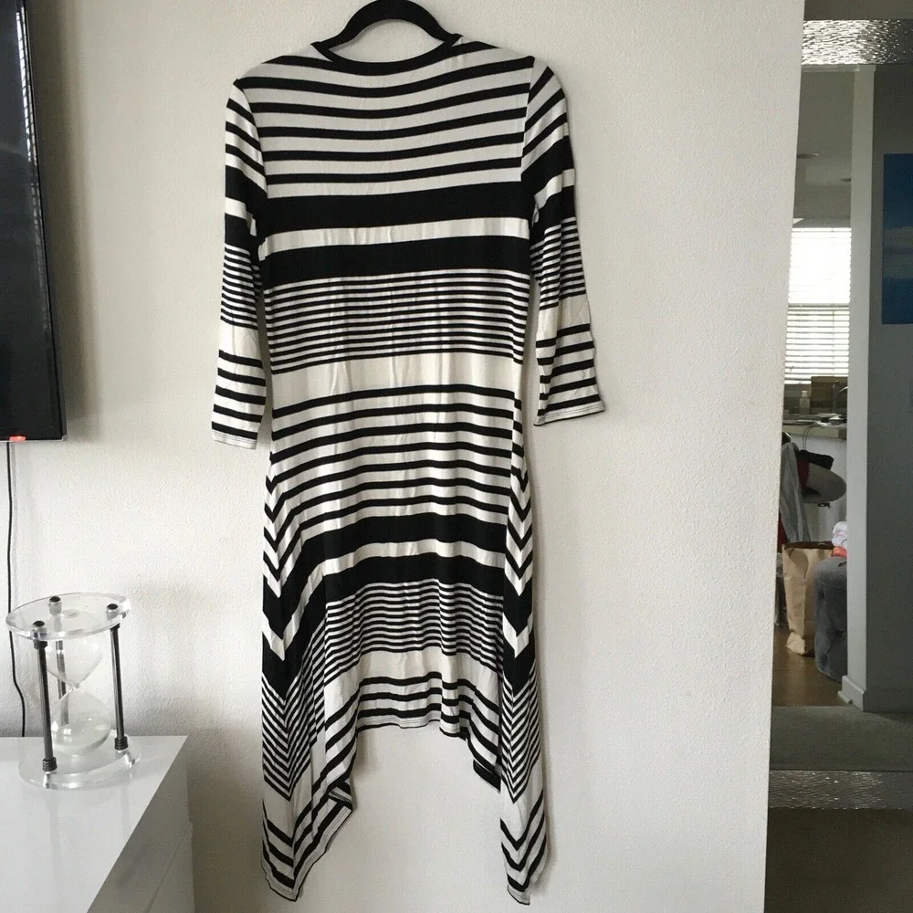Trina Turk Dress Medium Women black white Stripe 3/4 sleeves‎ Asymmetrical Hem